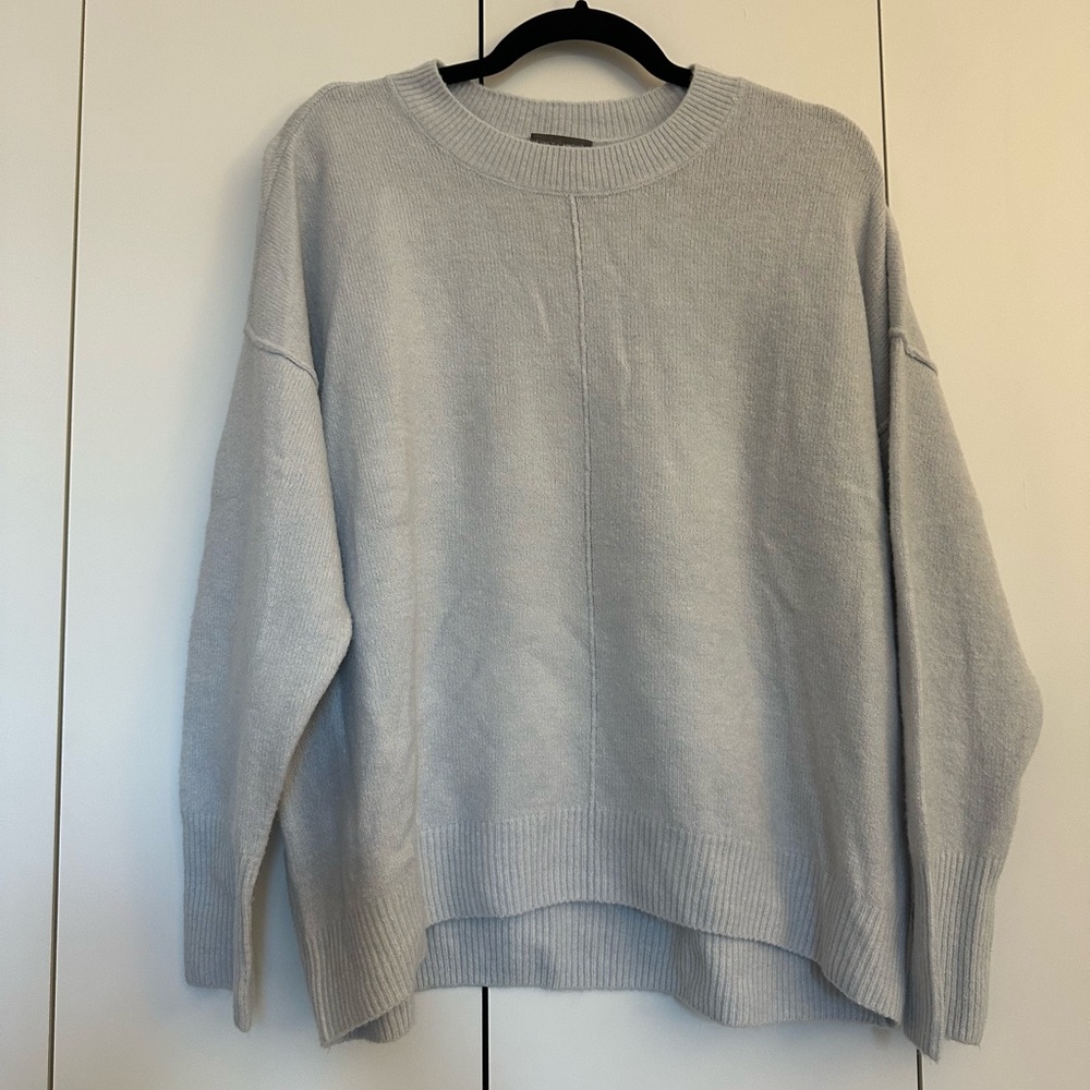 Vince Camuto light blue/gray sweater size M